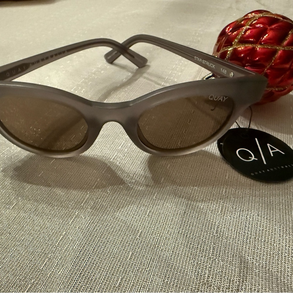 Quay Australia Star Struck Sunglasses in Gray